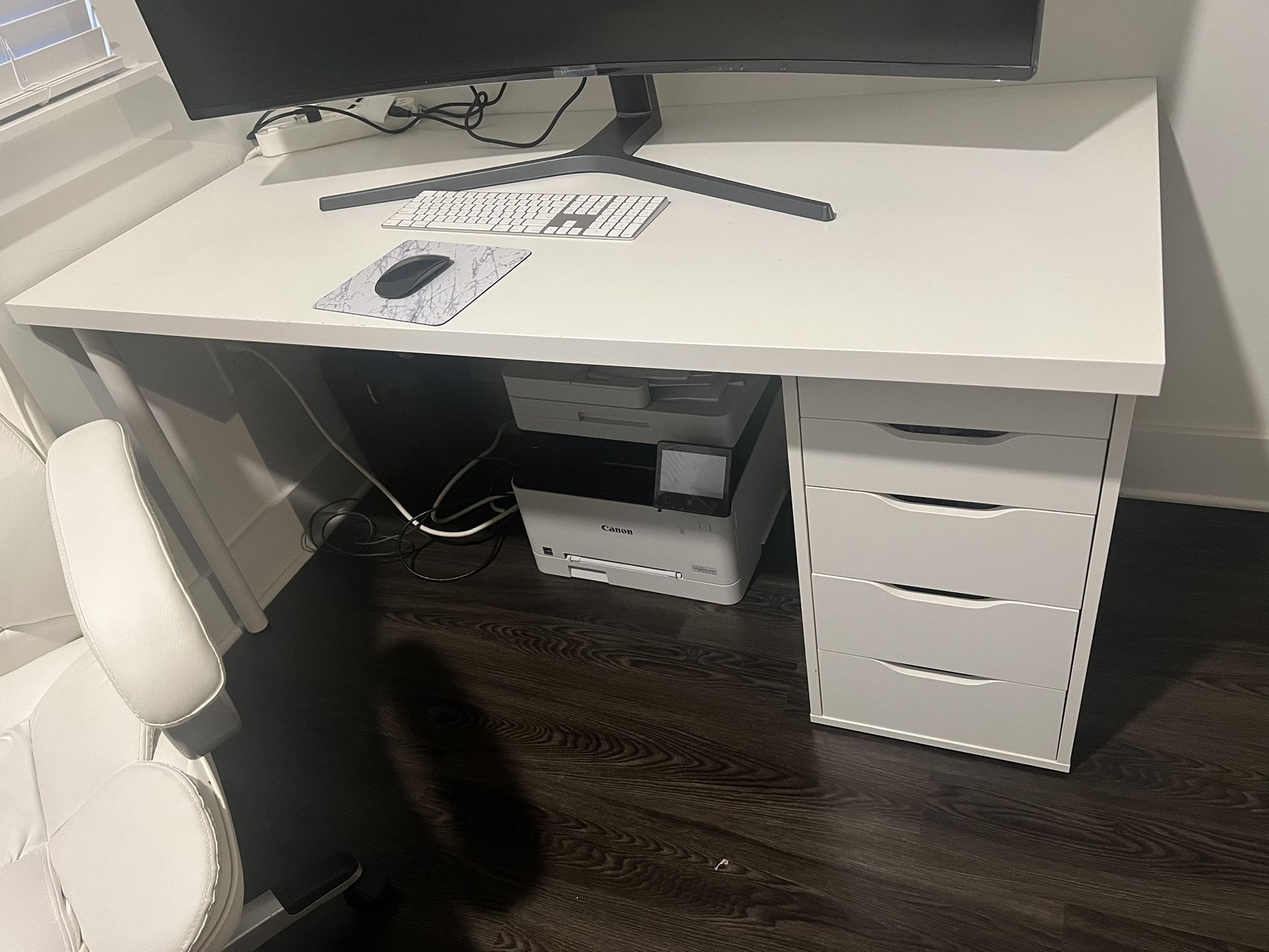 White Office Desk And Chair 