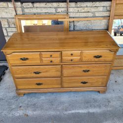 Oak wood dresser - $00!