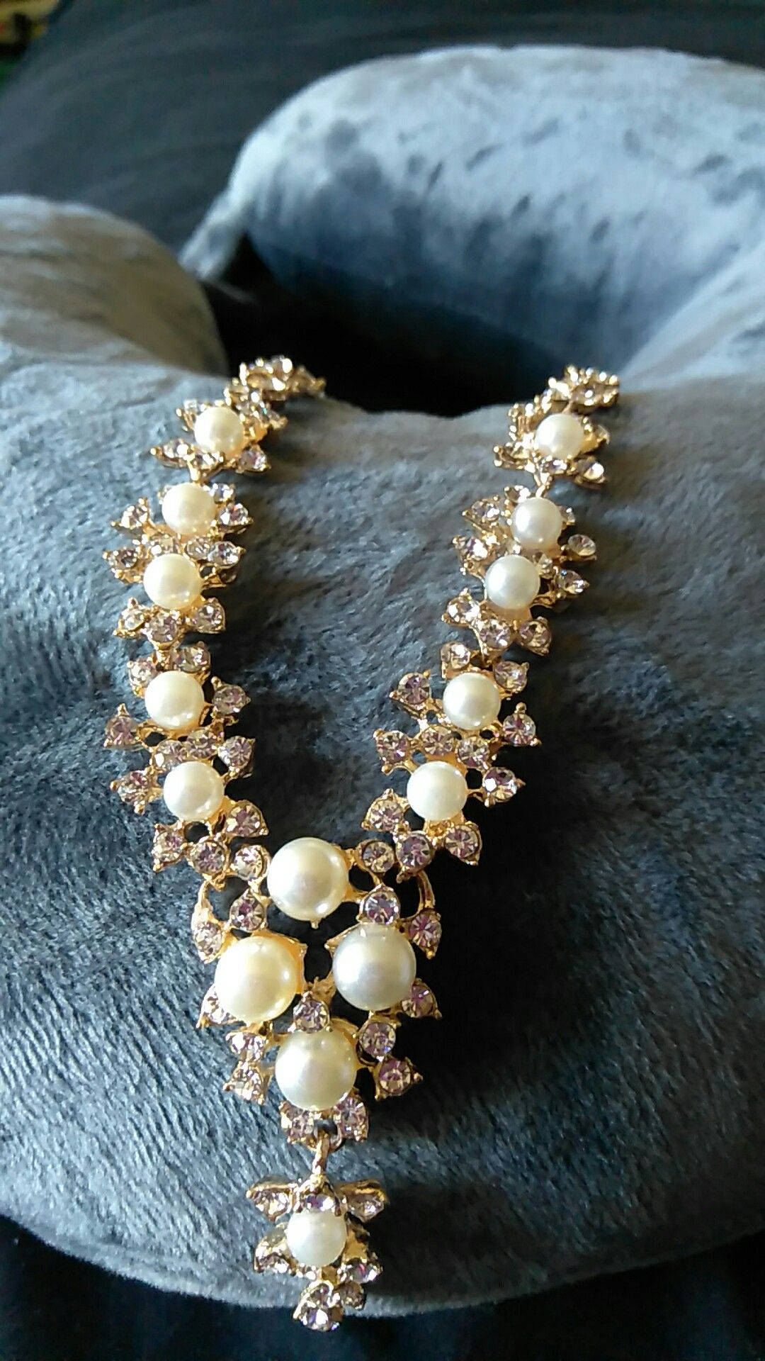 Pearl/cristals necklace