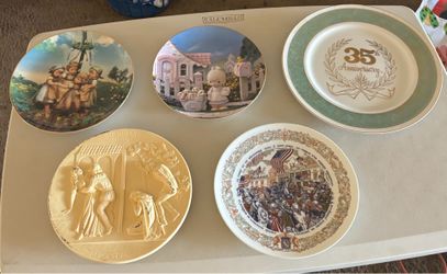 Lot of collectible plates