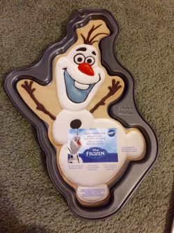 DISNEY’S FROZEN BAKING PAN, NEW. Great for cookies, brownies.