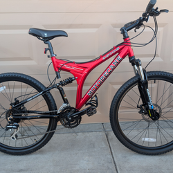 26"MOTOBECANE MENS MOUNTAIN BIKE. FULL SUSPENSIÓN. ALUMINUM 21 SPEEDS. FRESHLY TUNE UP EXCELLLENT CONDITION 👌🏼