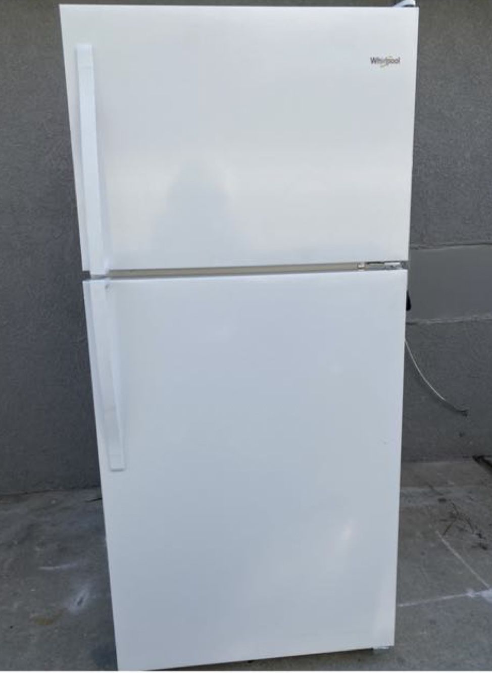 Whirpool Beautiful White Refrigerator 