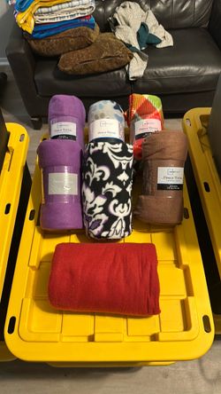 Mainstays Fleece Throw Blankets – Lot of 7