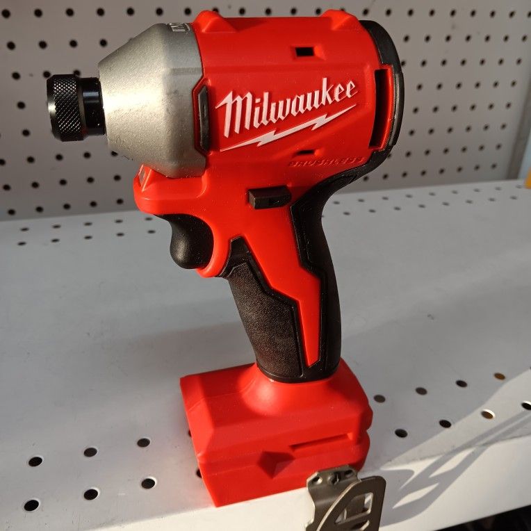 Milwaukee New 1/4" Impact 18M Brushless Nuevo