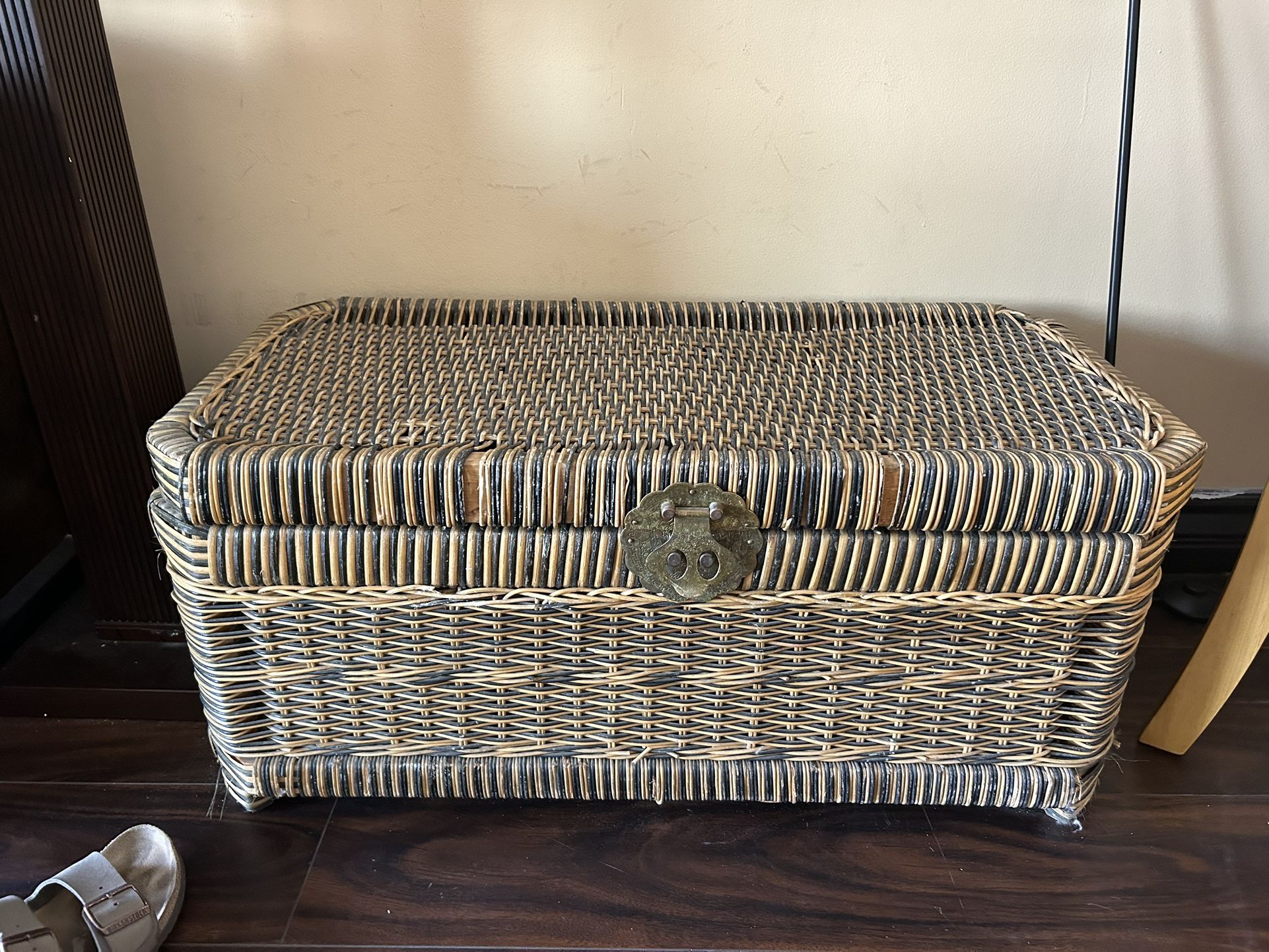 Wicker storage container