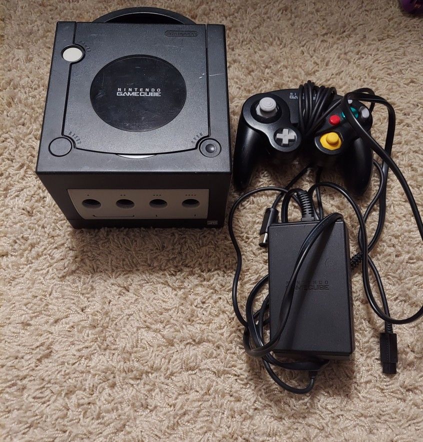 Gamecube - comes With 1 game/controller