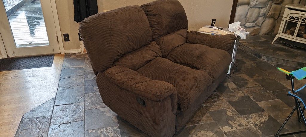 Manual Reclining Loveseat
