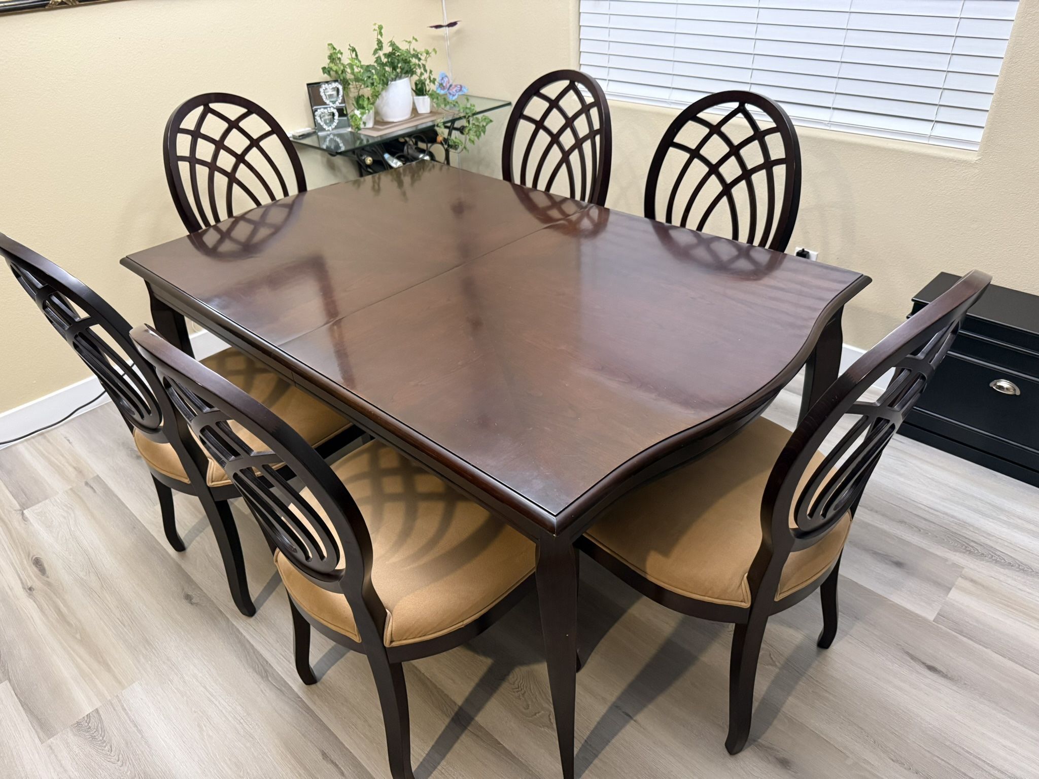 Dining Table & Chairs (Bombay Company)