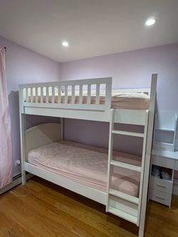 Pottery Barn Bunk Bed - White / Twin