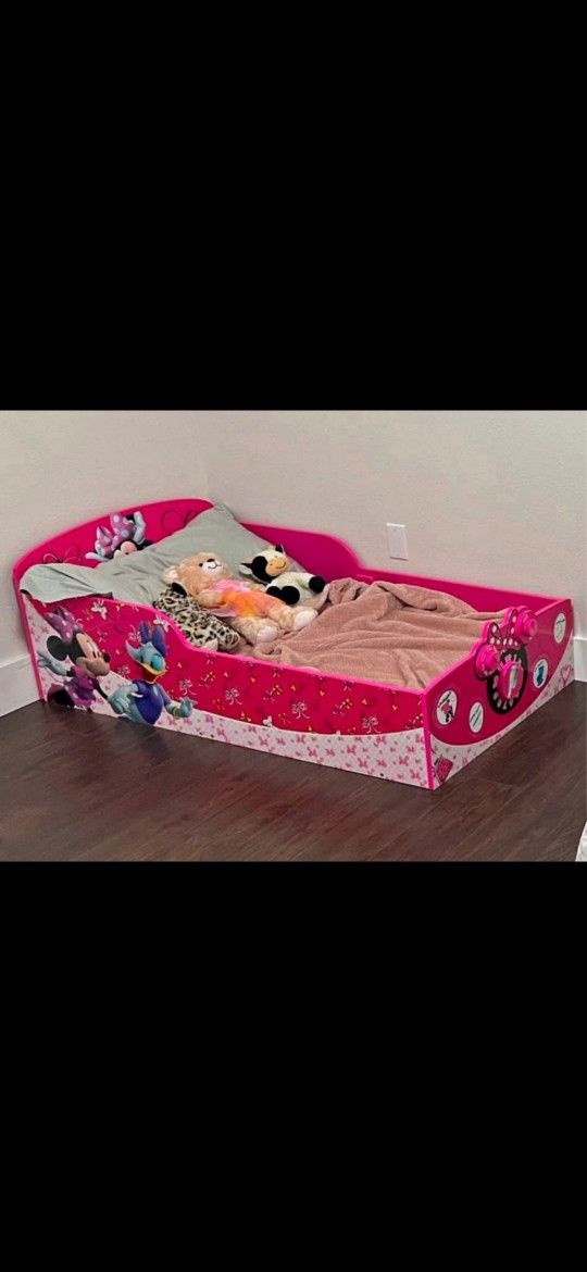 Minnie Mouse Toddler Bed 