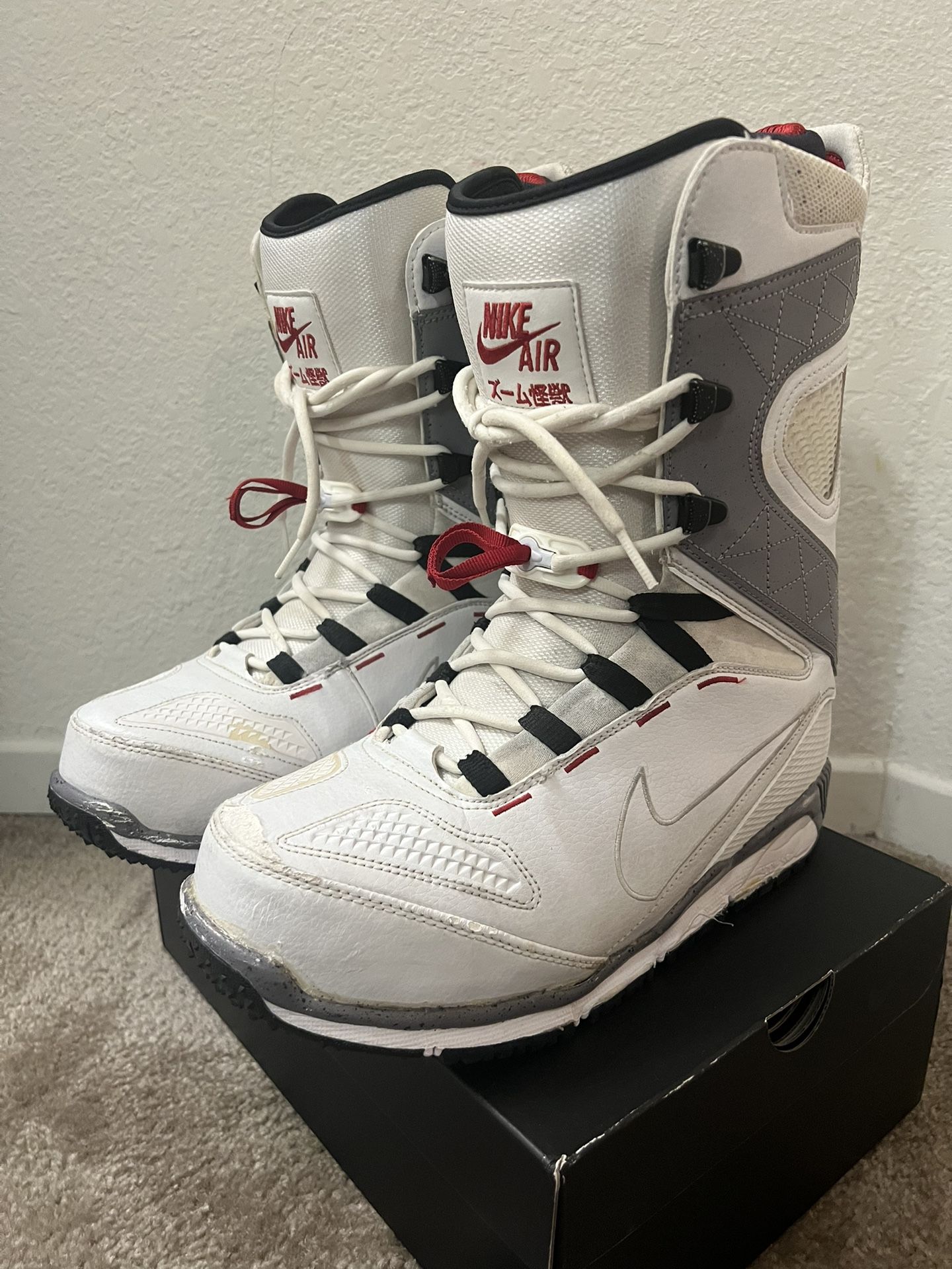 Nike Kaiju Jordan Cement 4 Snowboard Boots Size 9 SB 2013 376276-010 White BRED
