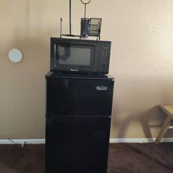 Magic Chef Mini Fridge & Mini Microwave Set