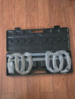 New Metal Horseshoe Game with Carry Case.