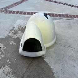 Igloo dog house