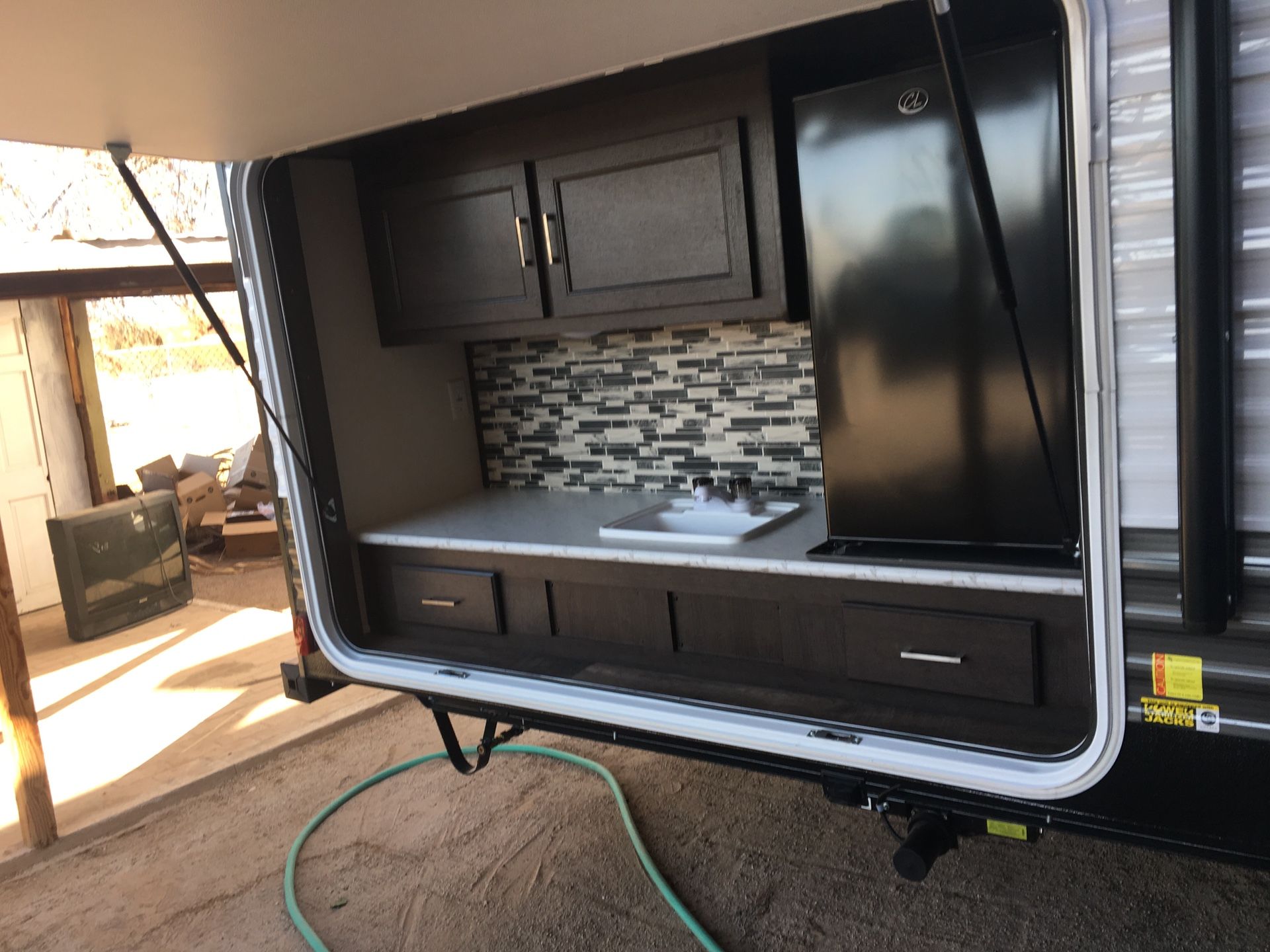 2018 travel trailer with outdoor kitchen