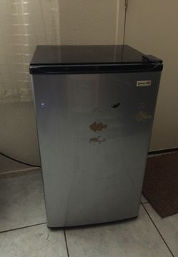 Magic chef mini fridge