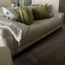 Sofa Reclines