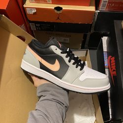 DS Jordan 1 Low Black Grey Pink size 10.5