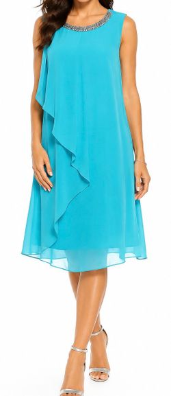 Stylish women's dress. Size 12. $35.