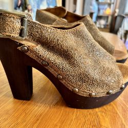 Beautiful Tan Sparkle SBICCA Platform Heels! 