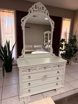 Beautiful white dresser with mirror