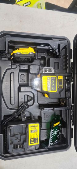 NEW DEWALT 12V LASER WITH BATTERY AND CHARGER IN CASE 200$ RETAILS 500$