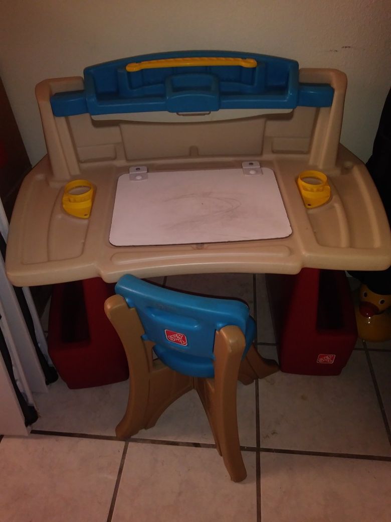 Kids desk