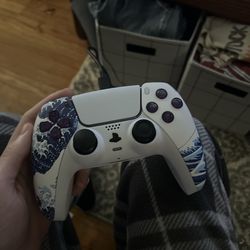 PS5 controllers