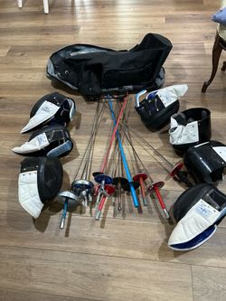 Fencing equipment with bags for carrying