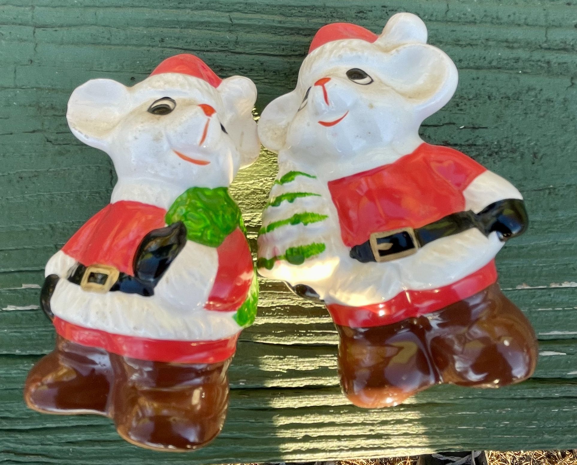 Vintage Salt And Pepper Shaker Set Ceramic Mouse Santa Claus Wreath & Tree