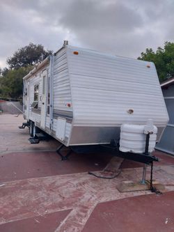 TRAVEL TRAILER 2005