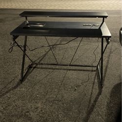 Desk. Height. 31. With.  48