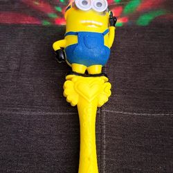 MINIONS SINGING AND FLASHING LIGHT CHARACTER