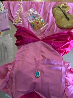 Beautiful Princess Peach costume of excellent quality