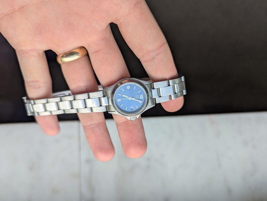 ESQ Swiss METALLIC BLUE Silver Stainless Steel QUARTZ Watch E5100 Women's SOLAR LUMINESCENT