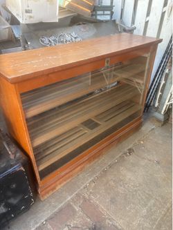 Tobacco store display case