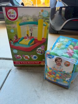 New in Box Kids Play Day Inflatable Bouncer Jump House with blower for Indoor or Outdoor & Pit Balls