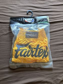 FAIRTEX MUAY THAI SHORTS SIZE M MENS BRAND NEW