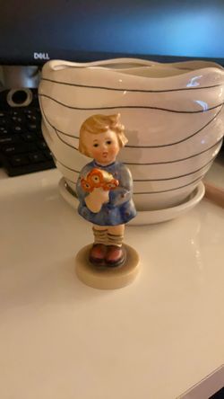Hummel Goebel 1967 Figurines - #239 “Girl With Nosegay” - 3-1/2” Tall