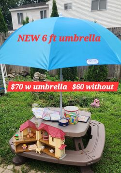 Toddler 8 seater Picnic Table w NEW umbrella & free extra items