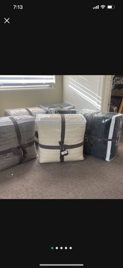 Unopened Quilt Comforters/Blankets - Unopened Mixed Colors