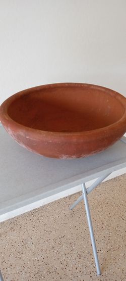 19" Clay planter