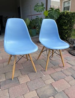 Set of 2 Modern Chairs