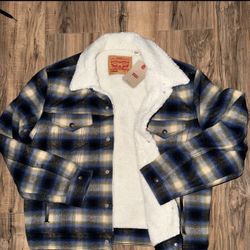 New Men’s Size Medium Levi’s Plaid Sherpa Jacket 