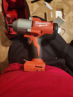 Milwaukee 2666-20 M18 18-Volt Lithium-Ion Brushless 1/2 in. High Torque ImpactThe package only contains the tools and accessories shown in the photos 