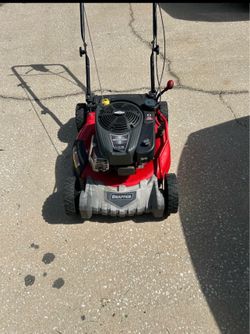 Self propelled lawnmower