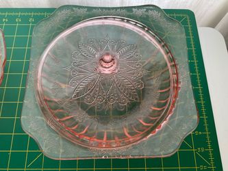 Pink depression glass bowl and lid 9”