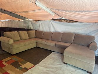 Light brown sectional great condition clean no flaws we sell all the time delivery $40 local Light brown sectional great condition clean no flaws we s