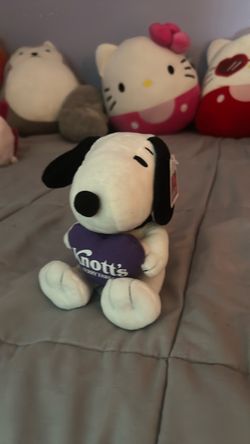 Knotts berry farm snoopy plush